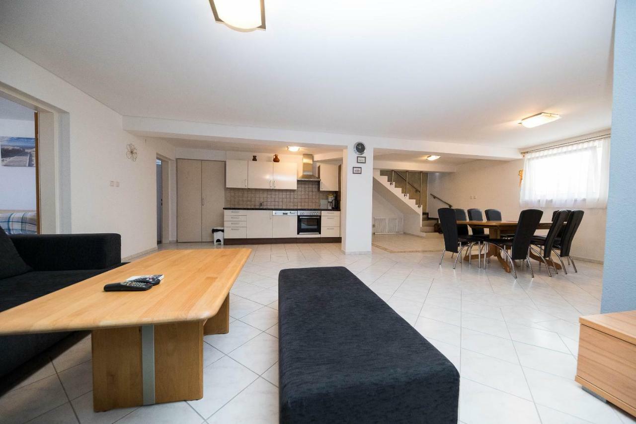 Moderne Souterrainwohnung Crikvenica Esterno foto